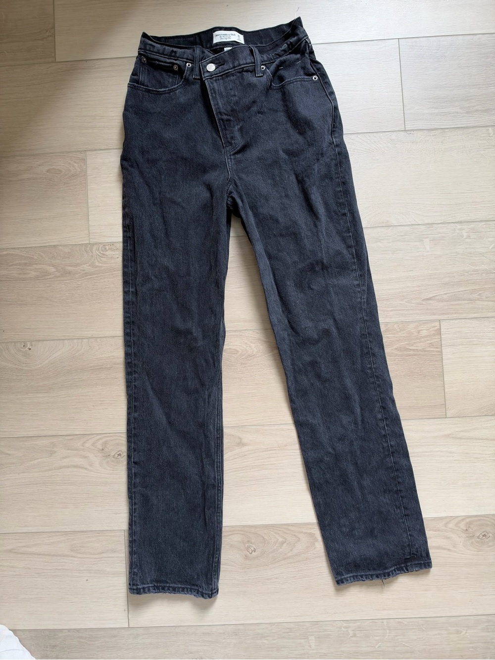 Abercrombie & Fitch '90s Straight Ultra High Rise Cross-Front Jeans - Size 26/2
